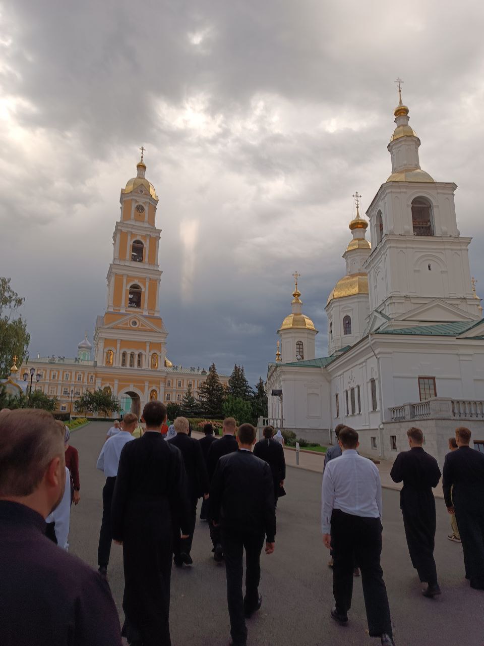 Преподаватели и студенты Пензенской духовной семинарии посетили Дивеево   