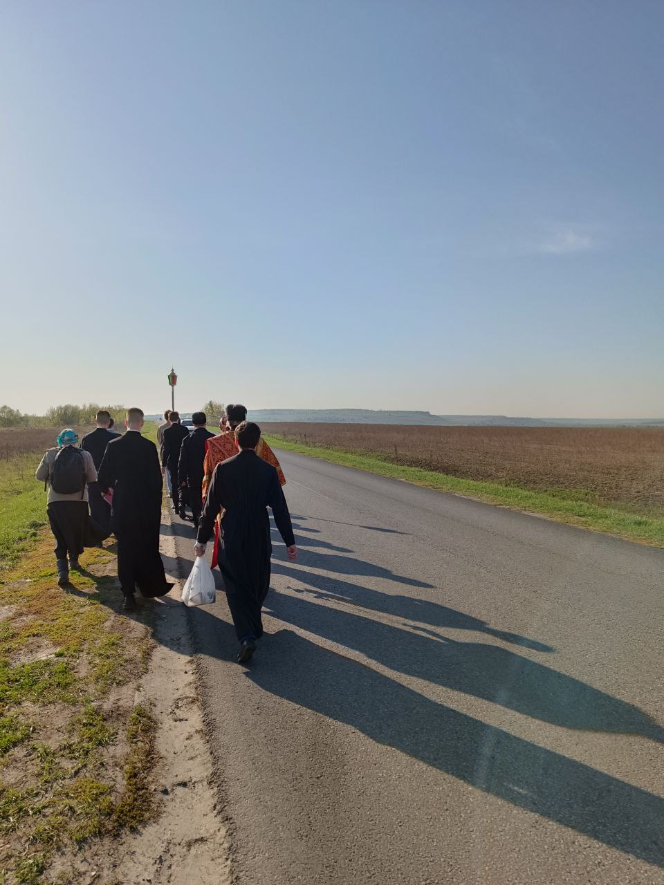 Протоиерей Александр Филиппов возглавил крестный ход до храма в честь иконы Божией Матери «Живоносный источник» с. Большая Валяевка