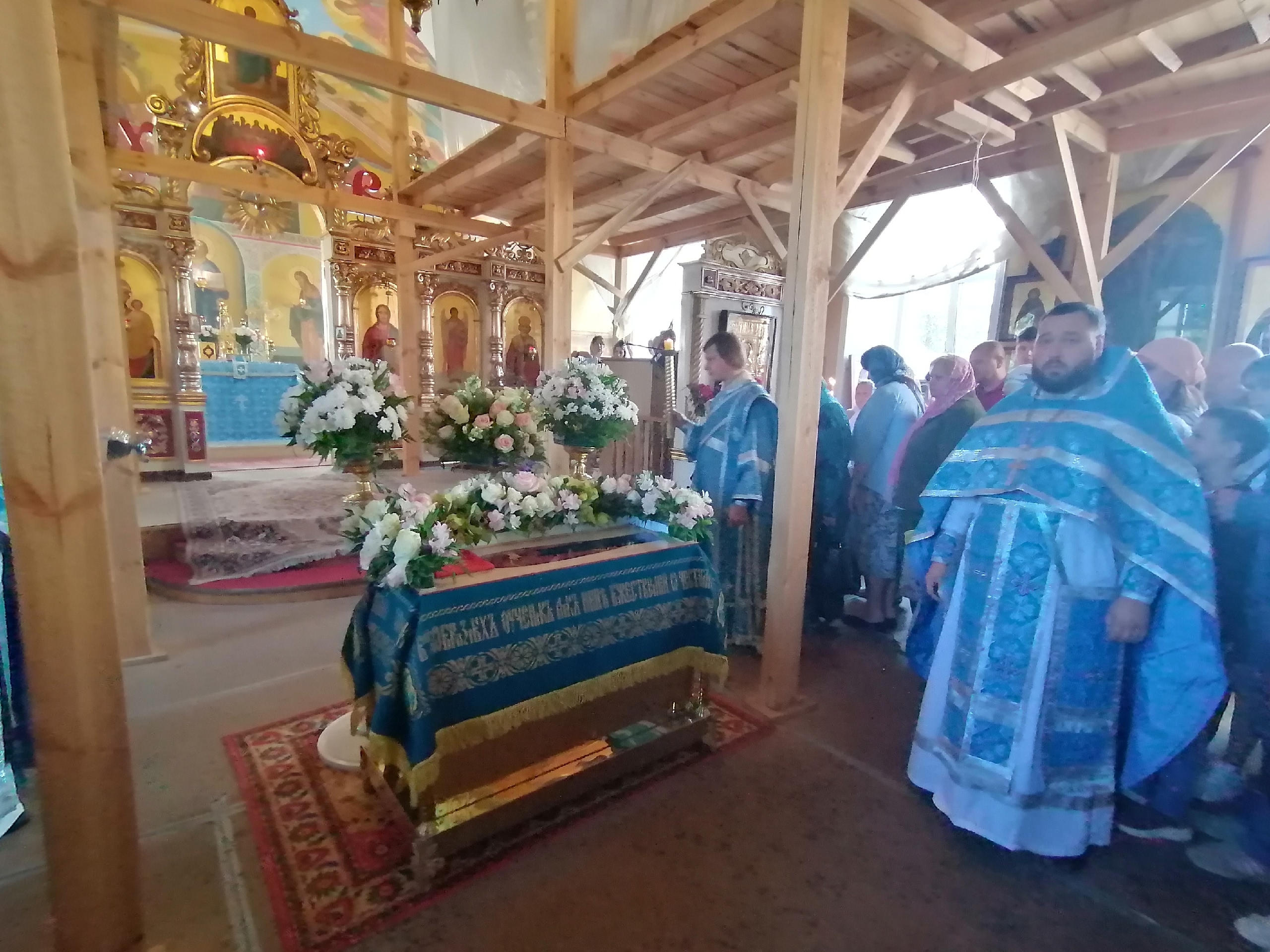 Протоиерей Александр Филиппов совершил молебен об учащихся перед началом нового учебного года