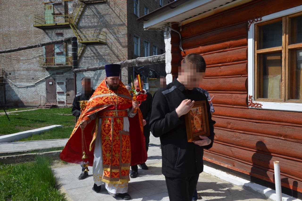 Протоиерей Антоний Шварёв совершил Божественную литургию в ИК-7