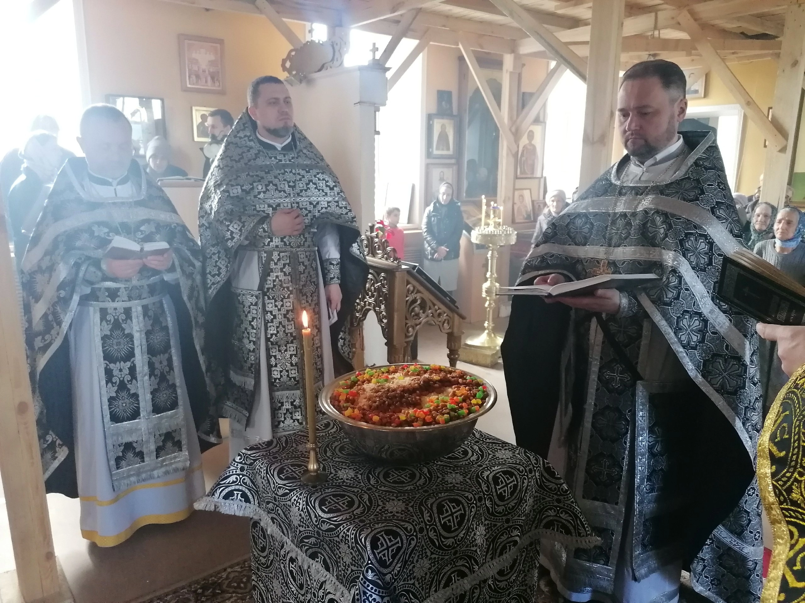 Протоиерей Александр Филиппов совершил Божественную Литургию Преждеосвященных Даров