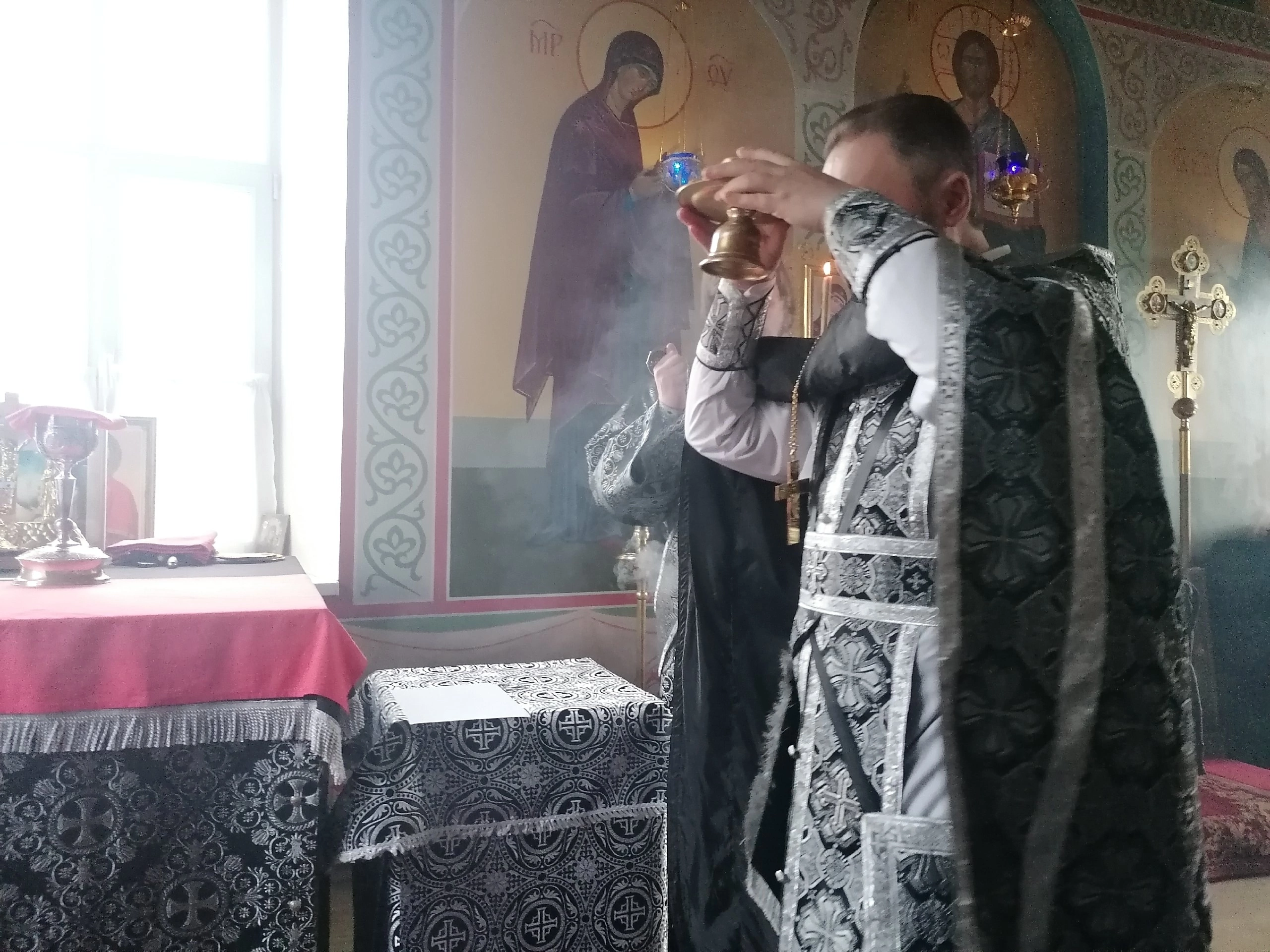 Протоиерей Александр Филиппов совершил Божественную Литургию Преждеосвященных Даров