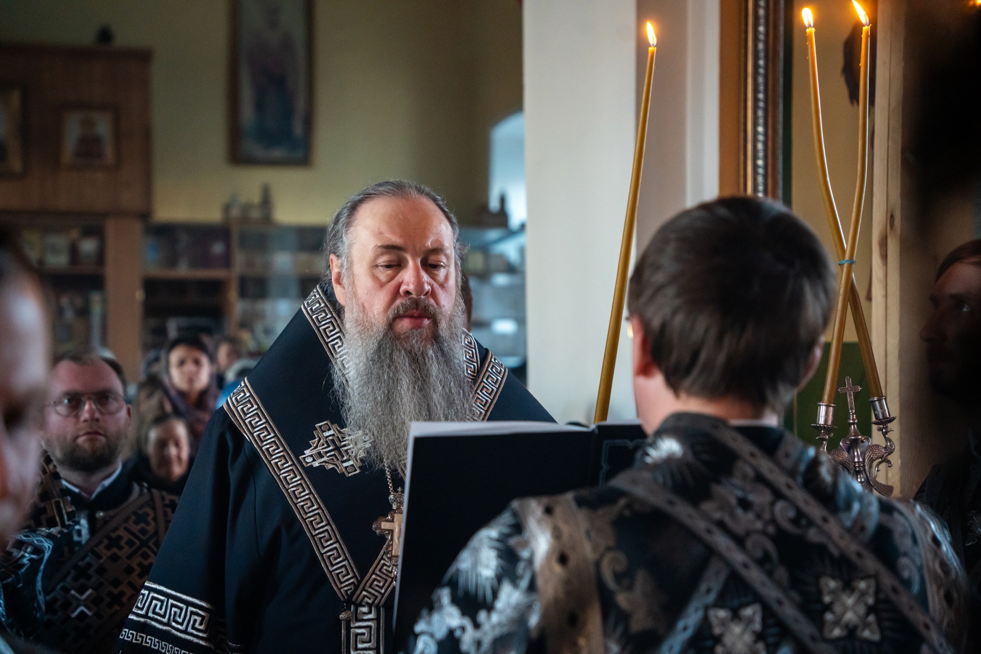 Митрополит Серафим совершил чин Пассии в нашем храме   