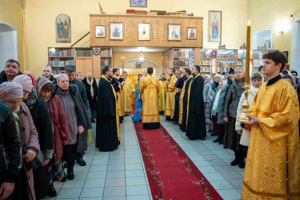 В канун престольного праздника митрополит Серафим совершил всенощное бдение в нашем храме