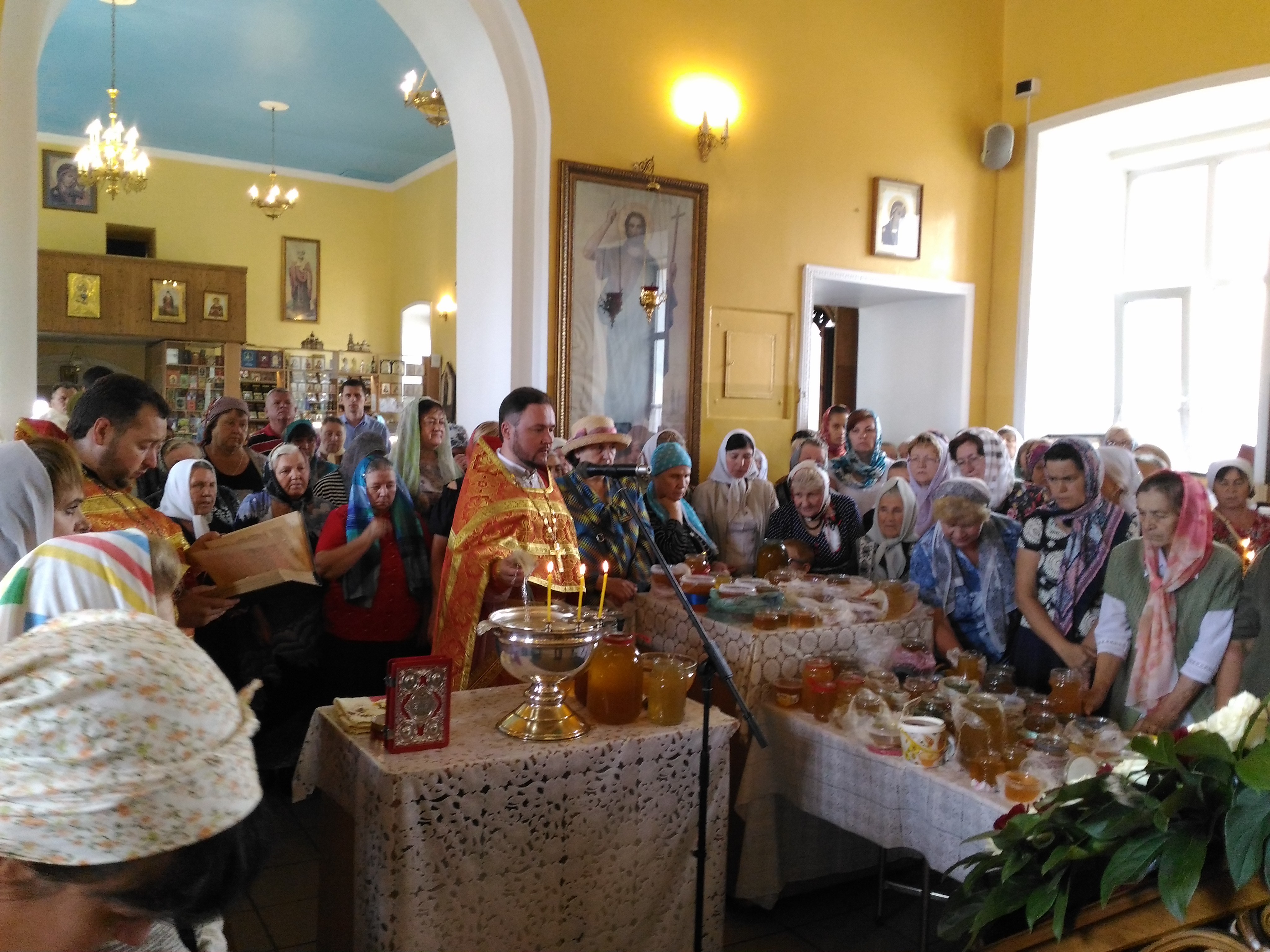 Праздник Происхождения (изнесения) Честных Древ Животворящего Креста Господня