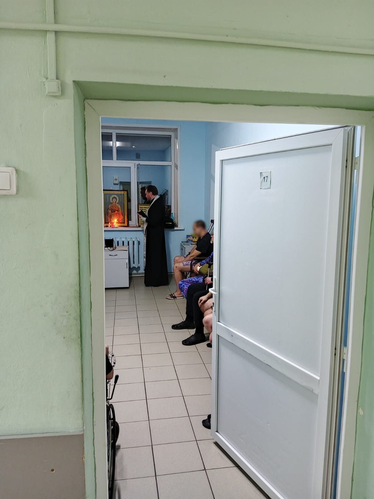 Священники посетили раненых участников СВО в военном госпитале Пензы