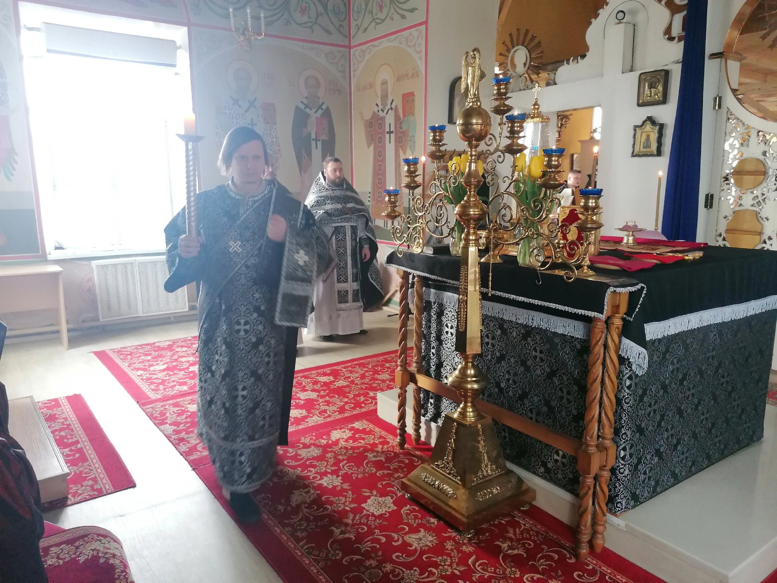 Протоиерей Александр Филиппов совершил Божественную Литургию Преждеосвященных Даров