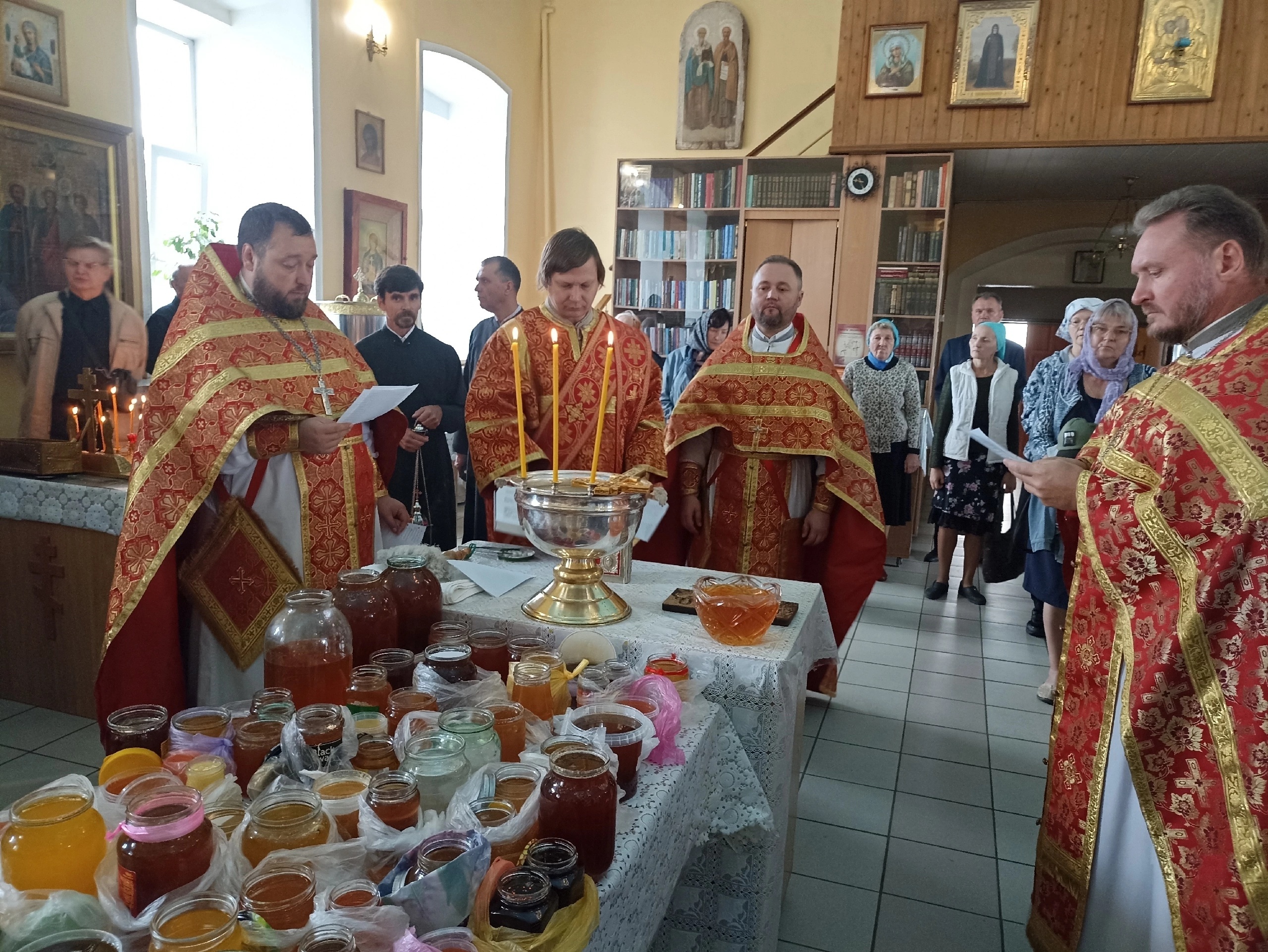 Празднование Происхождение Честных Древ Животворящего Креста Господня