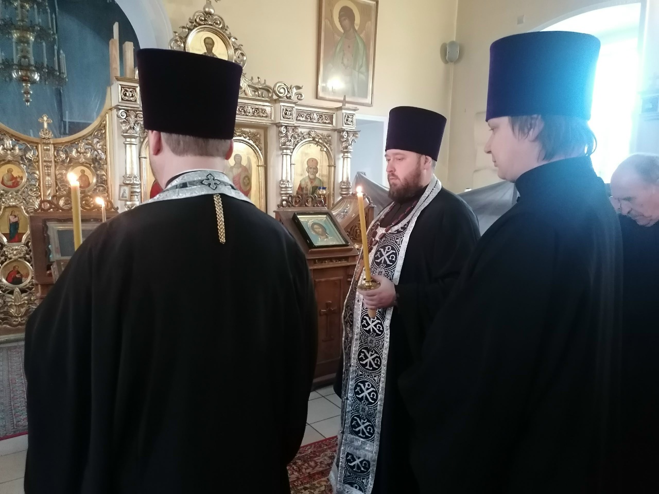 Протоиерей Александр Филиппов совершил повечерие с чтением четвертой части Великого покаянного канона преподобного Андрея Критского