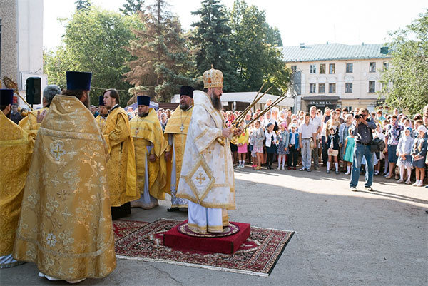 Ребята из молодежной групы нашего храма участвовали в Детском епархиальном крестном ходе перед началом учкбного года