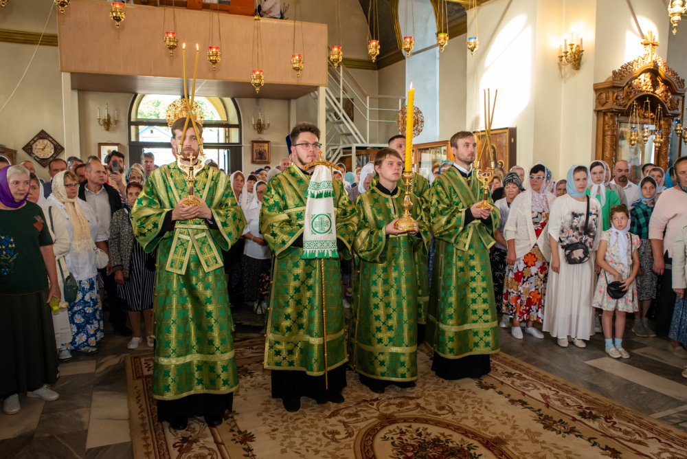 В день памяти Иоанна Оленевского протоиерей Александр Филиппов сослужил митрополиту Серафиму за  литургией в селе Соловцовка