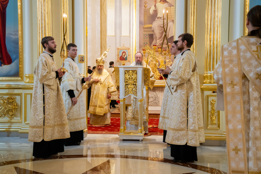 В праздник Рождества Христова протоиерей Александр Филиппов сослужил иерархам Пензенской митрополии за великой вечерней в Спасском кафедральном соборе