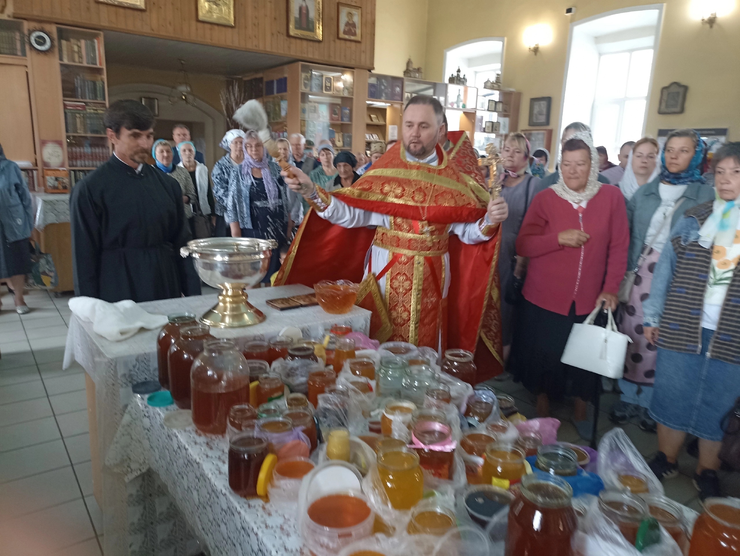 Празднование Происхождение Честных Древ Животворящего Креста Господня