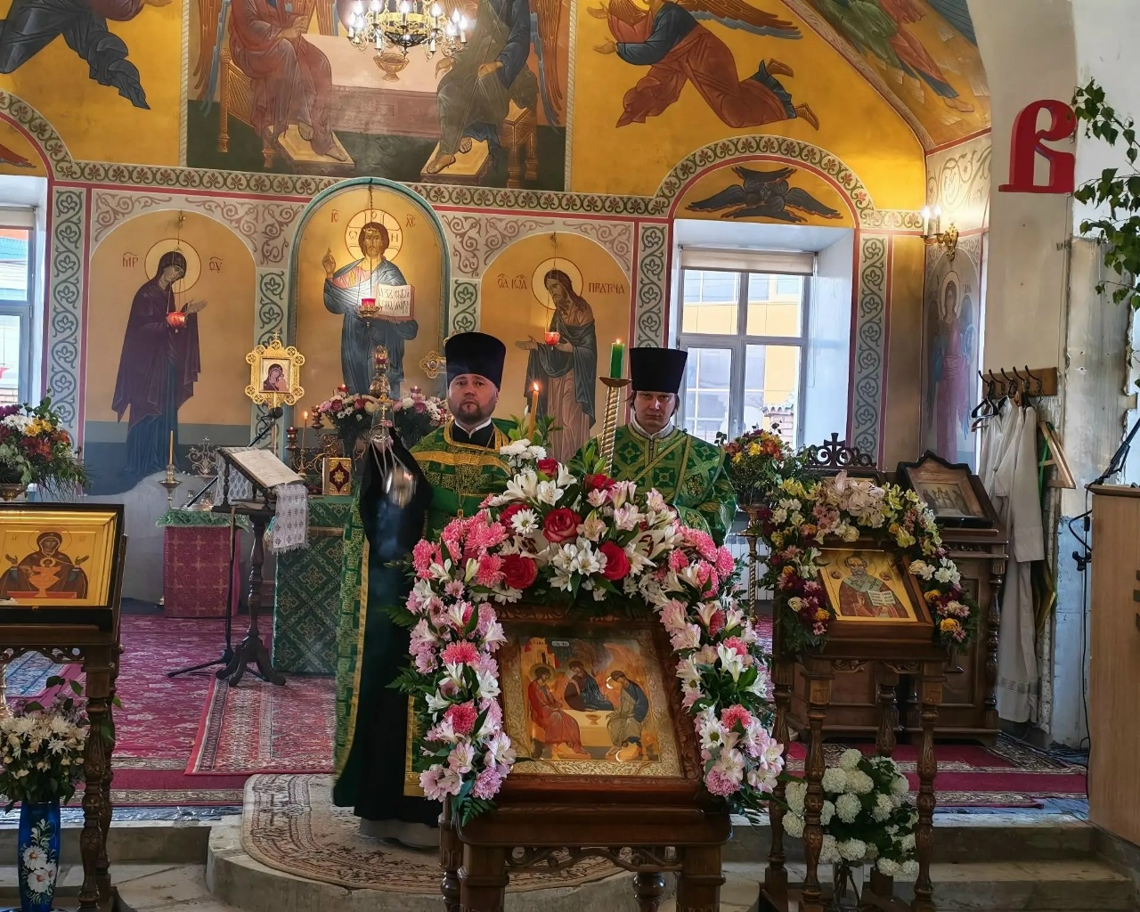 Всенощное бдение в канун праздника Троицы