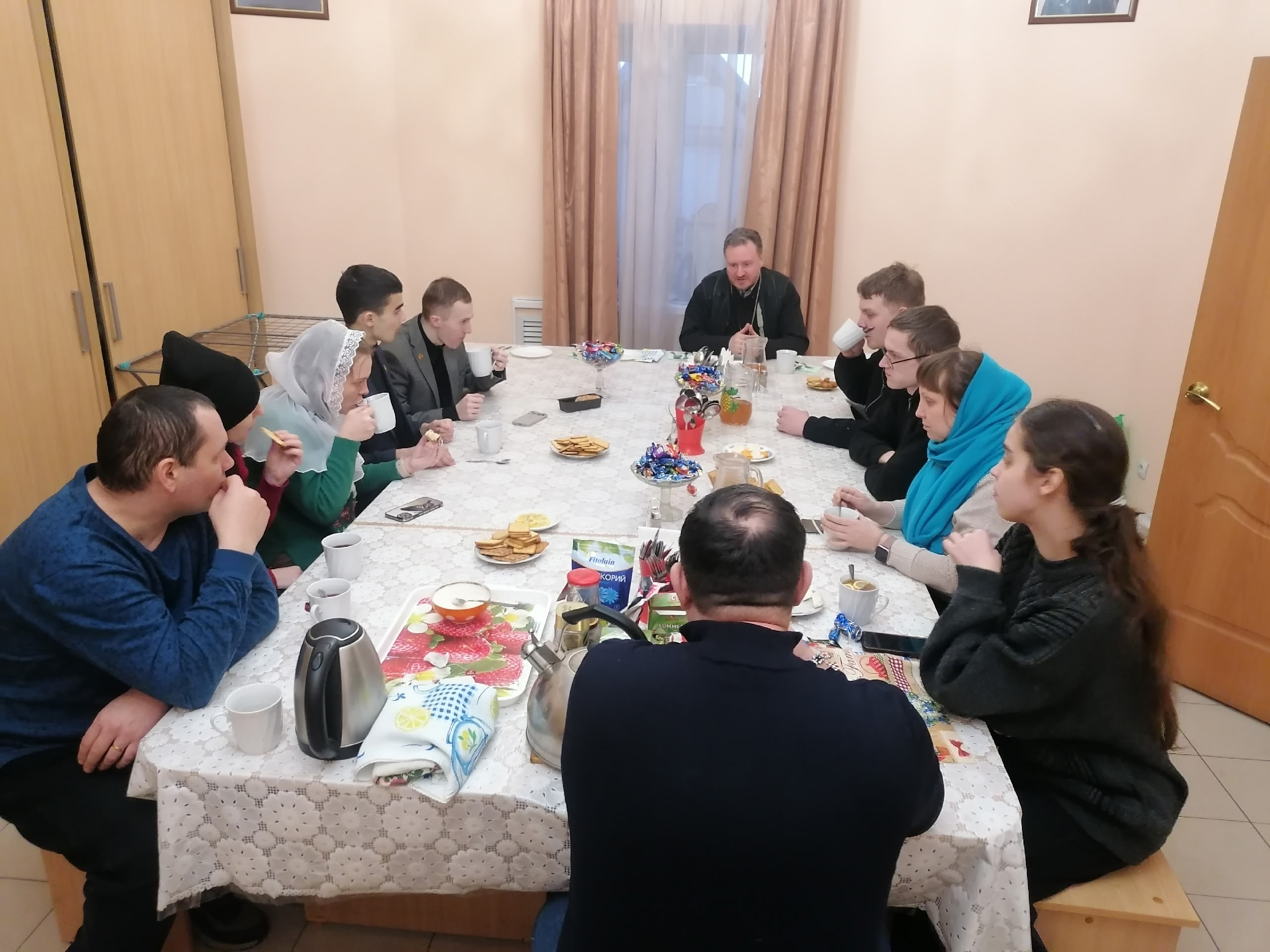 Иерей Сергий Карасёв провел встречу с молодежью