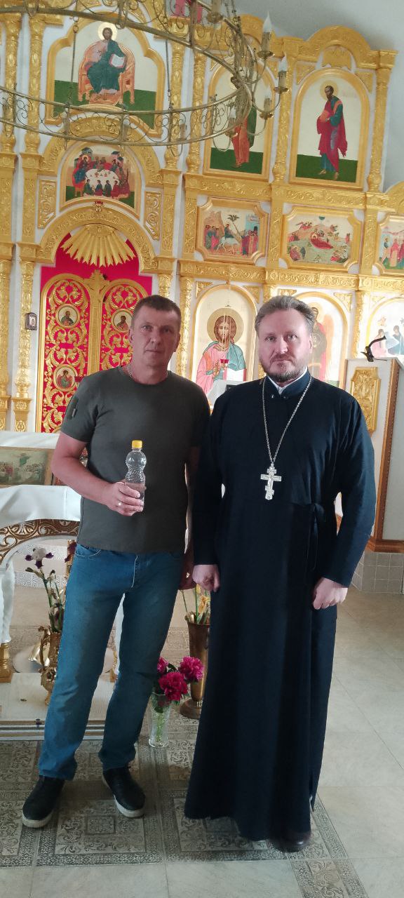 Иерей Сергий Карасёв с волонтёрами отправили крещенскую воду для бойцов СВО