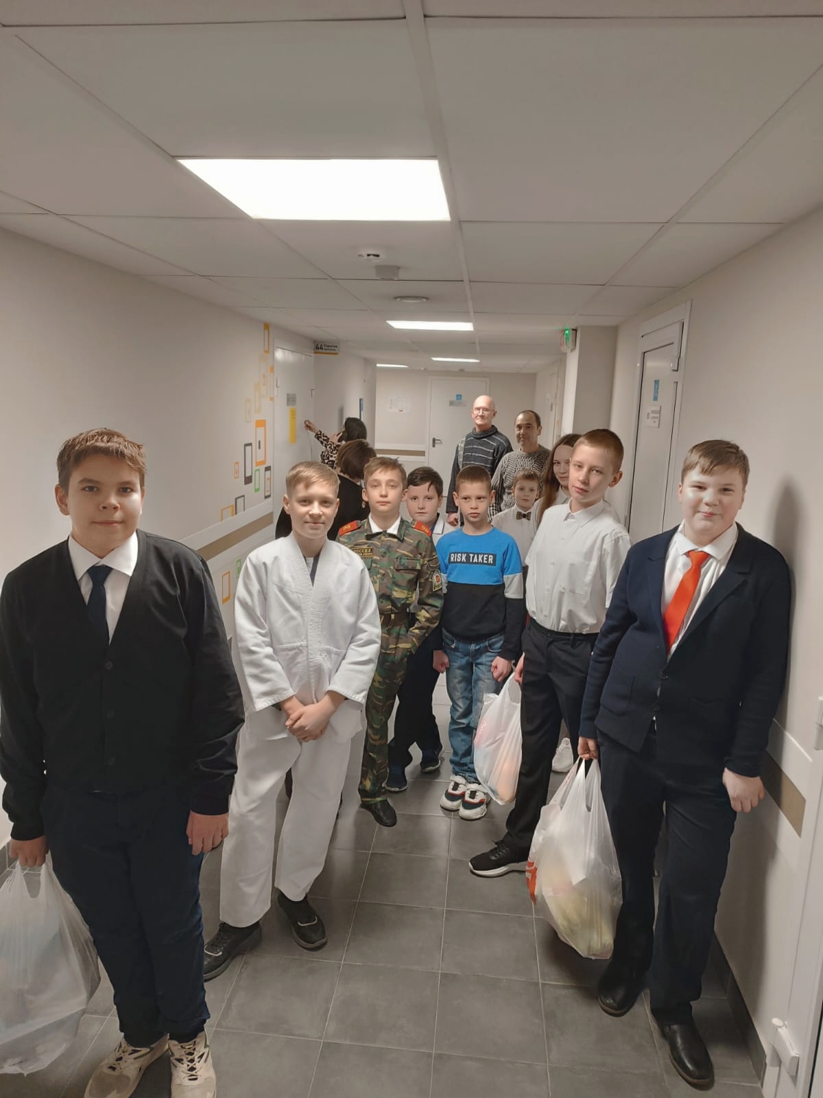 Воспитанники воскресной школы Никольского храма в Терновке  выступили с концертом для раненых военнослужащих