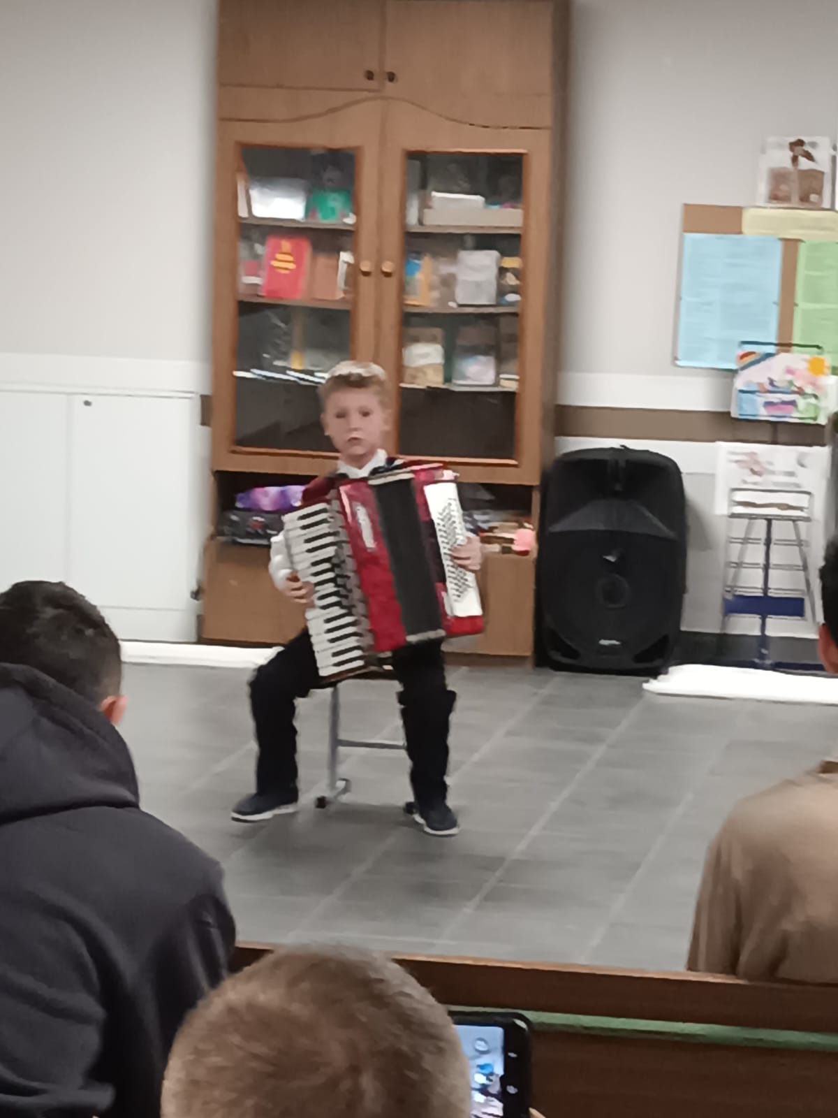 Воспитанники воскресной школы Никольского храма в Терновке  выступили с концертом для раненых военнослужащих