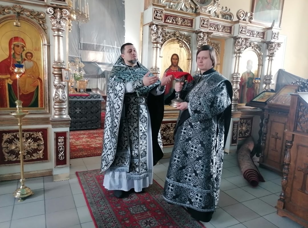 Протоиерей Александр Филиппов совершил Божественную Литургию Преждеосвященных Даров