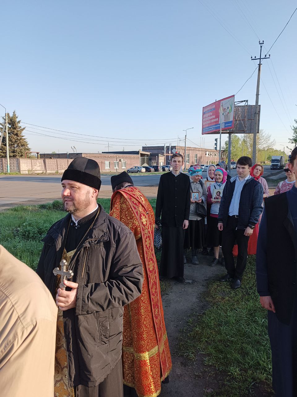 Протоиерей Александр Филиппов возглавил крестный ход до храма в честь иконы Божией Матери «Живоносный источник» с. Большая Валяевка
