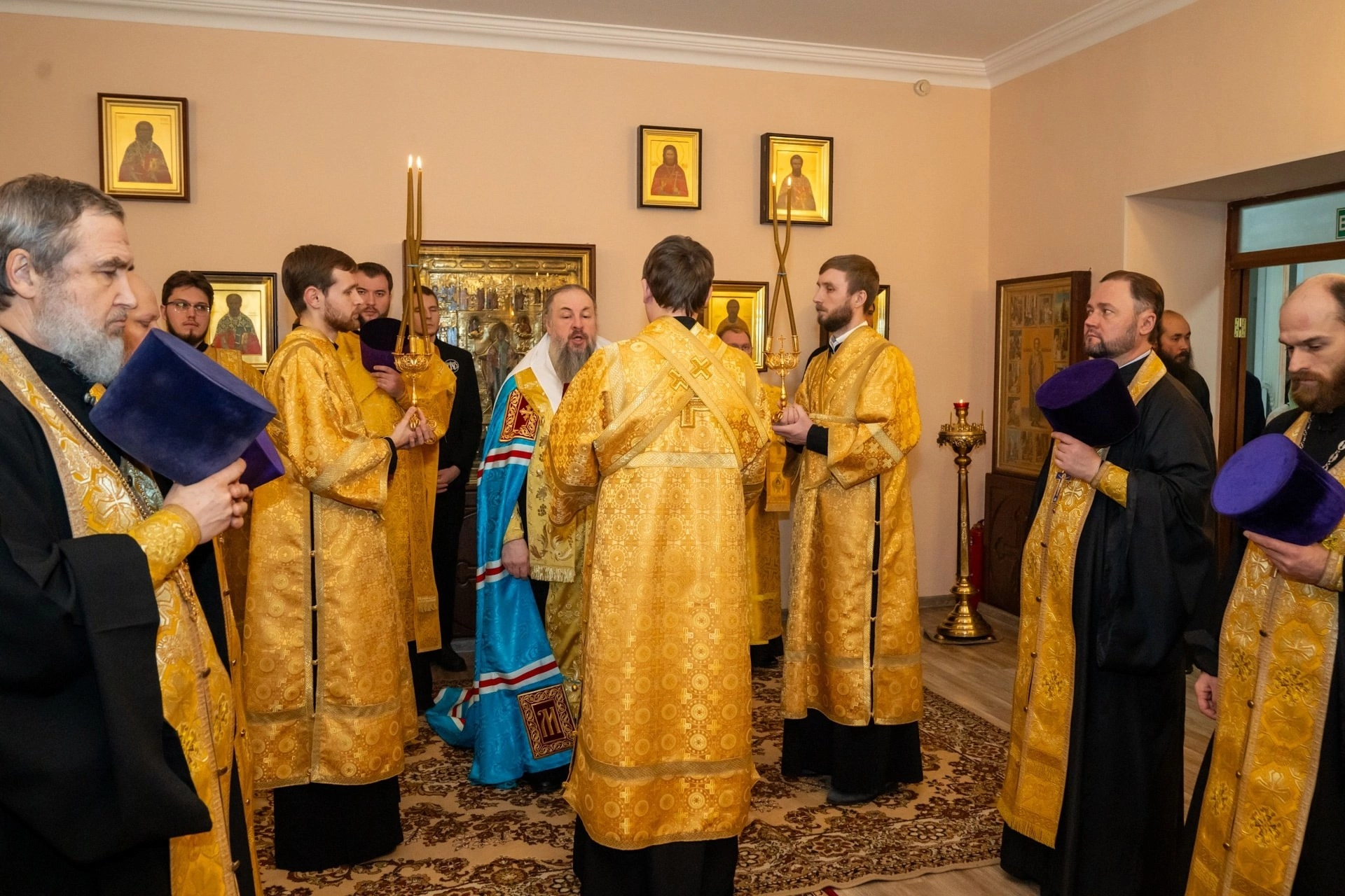 В канун престольного праздника протоиерй Александр Филиппов сослужил митрополиту Серафиму за всенощным бдением в храме святителя Иннокентия Иркутского при семинарии   