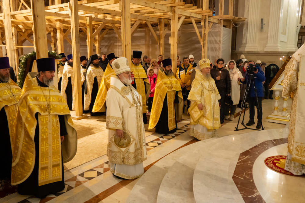 В праздник Рождества Христова протоиерей Александр Филиппов сослужил иерархам Пензенской митрополии за великой вечерней в Спасском кафедральном соборе