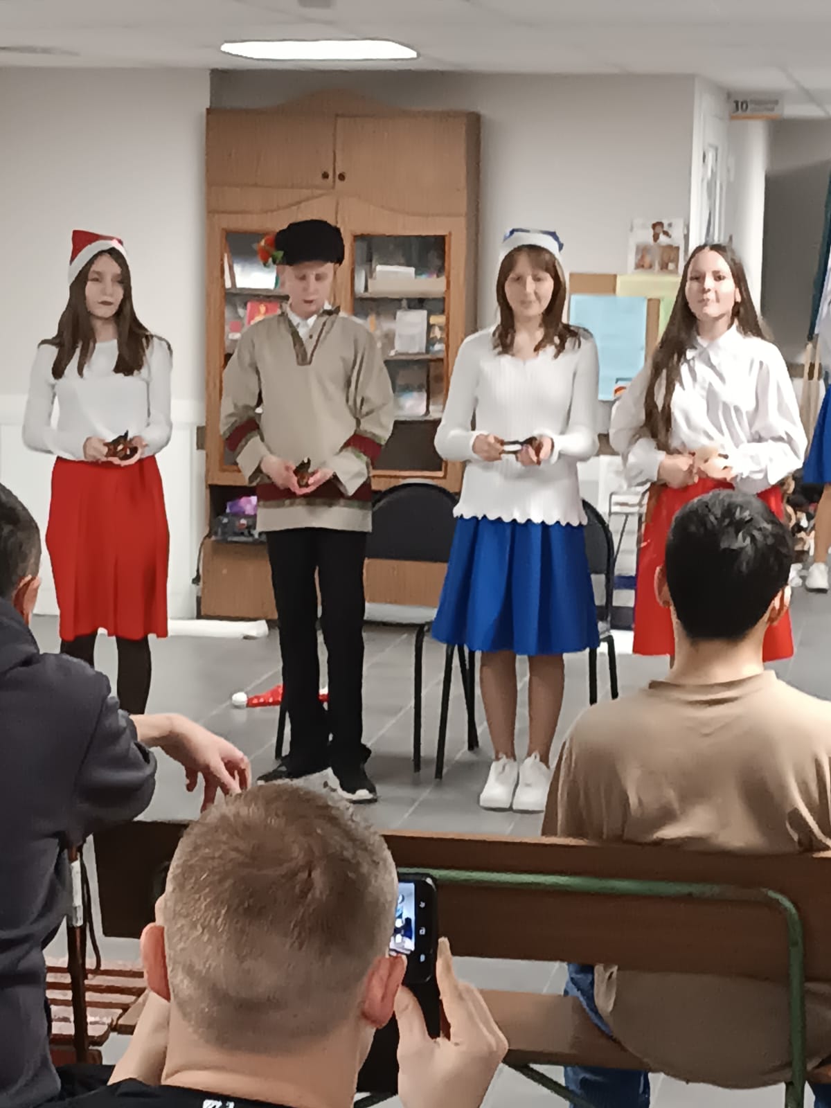 Воспитанники воскресной школы Никольского храма в Терновке  выступили с концертом для раненых военнослужащих