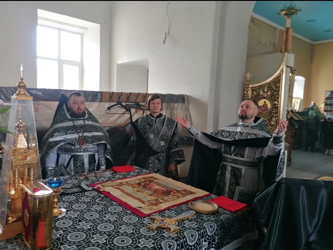 Протоиерей Александр Филиппов совершил Божественную Литургию Преждеосвященных Даров