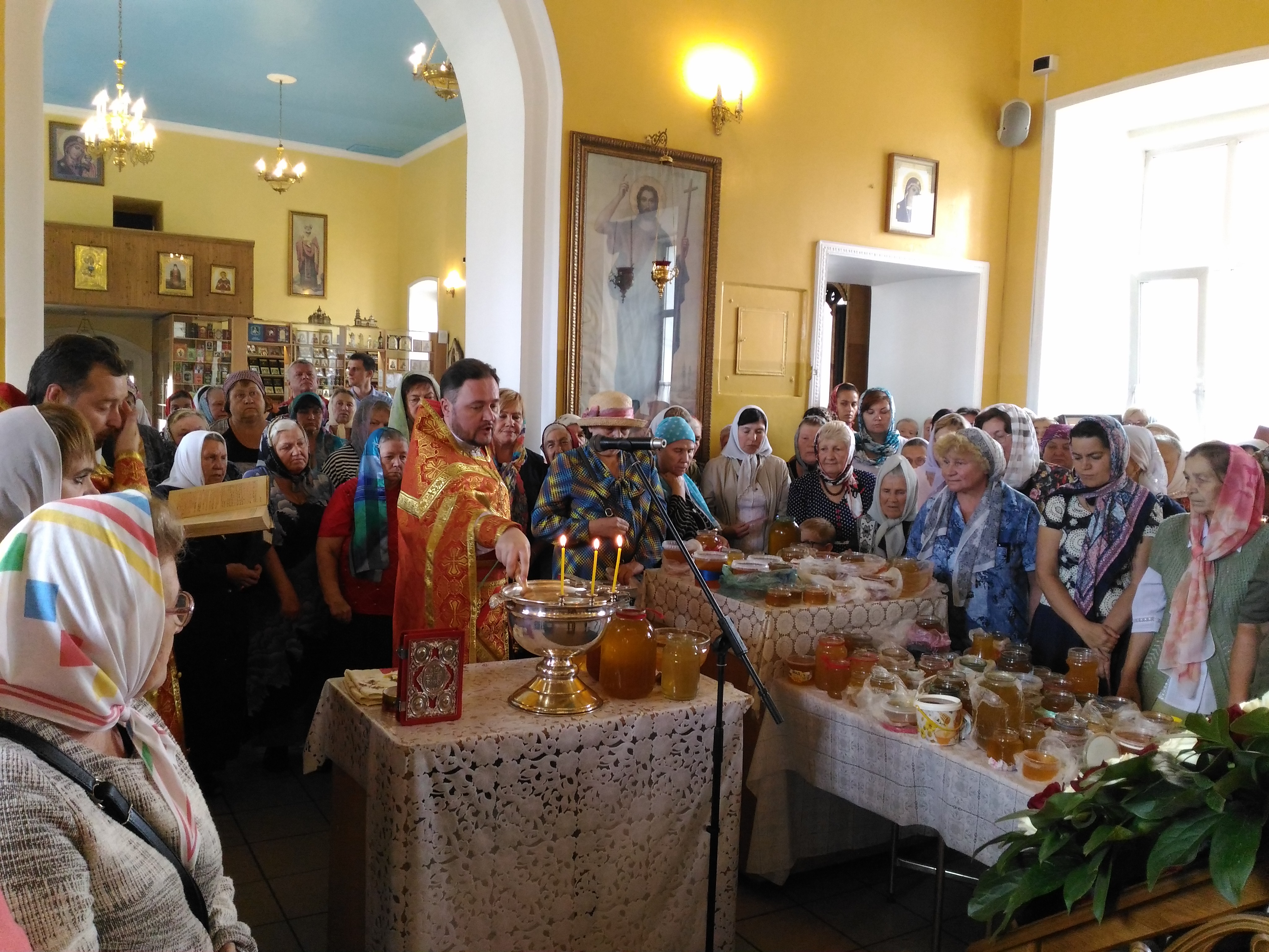 Праздник Происхождения (изнесения) Честных Древ Животворящего Креста Господня