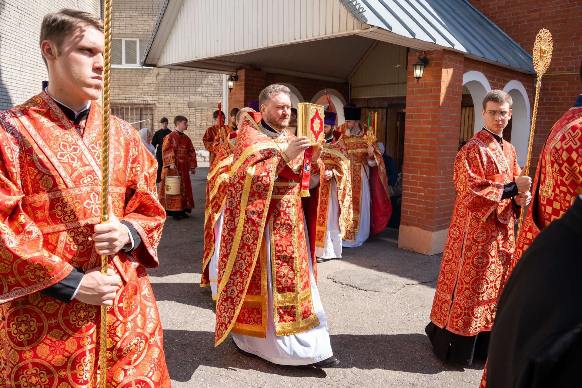 В день престольного праздника митрополит Серафим совершил литургию в нашем храме