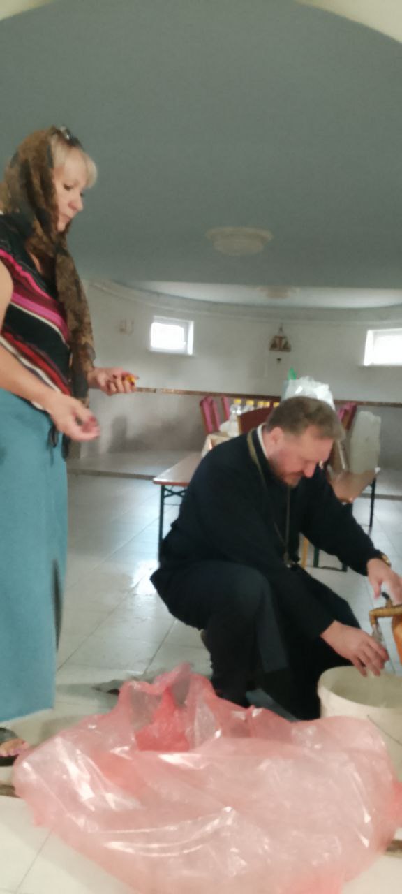 Иерей Сергий Карасёв с волонтёрами отправили крещенскую воду для бойцов СВО