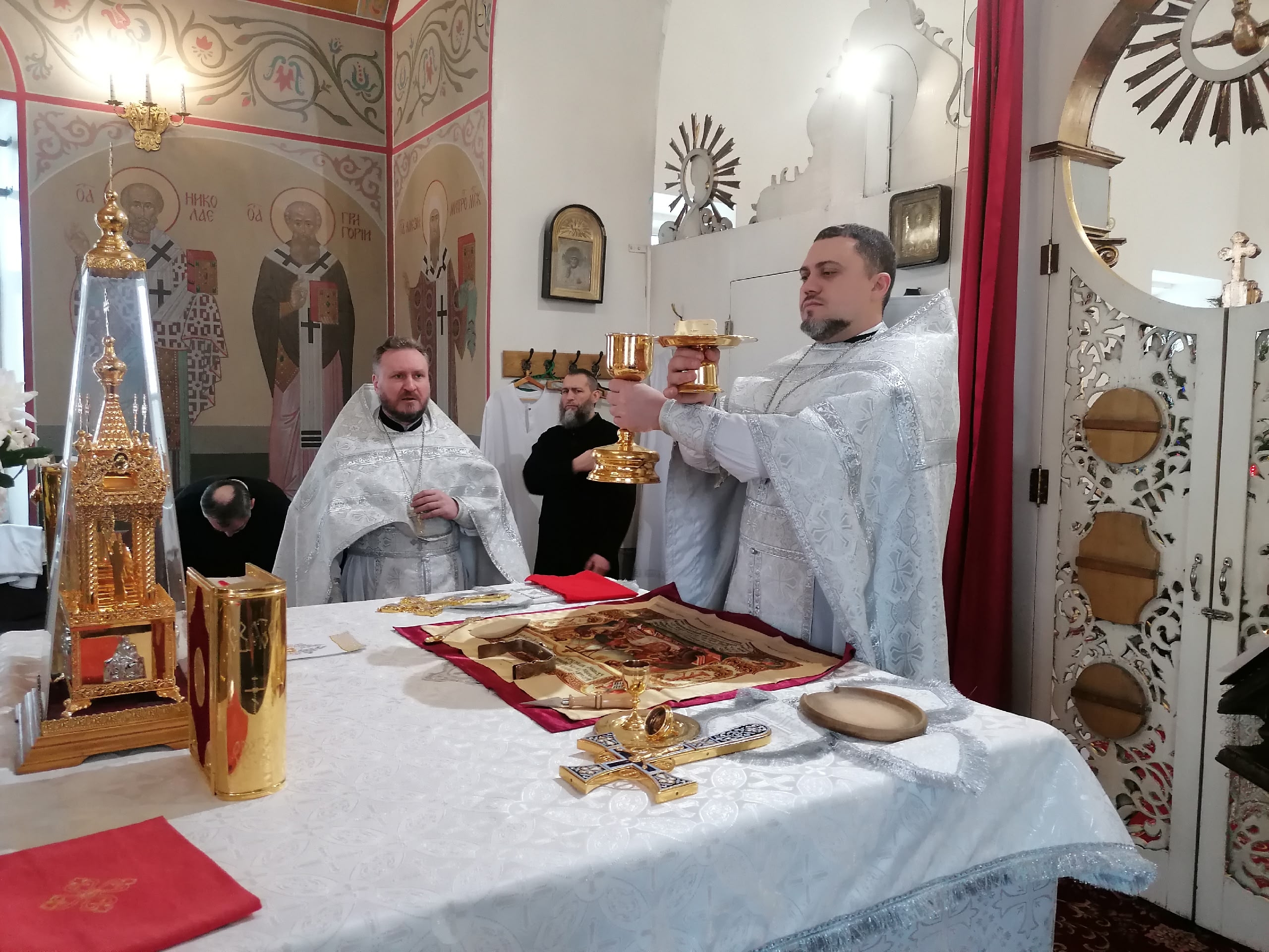 Богослужения в Неделю 30-ю по Пятидесятнице,  святых отец