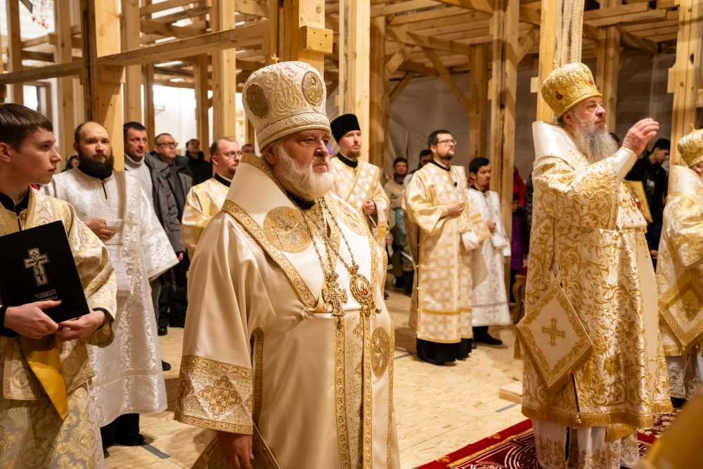 В праздник Рождества Христова протоиерей Александр Филиппов сослужил иерархам Пензенской митрополии за великой вечерней в Спасском кафедральном соборе