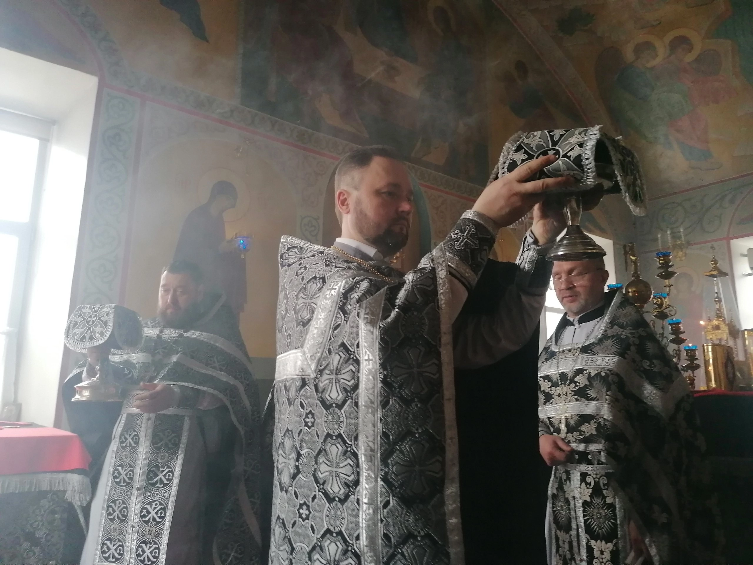 Протоиерей Александр Филиппов совершил Литургию Преждеосвященных Даров