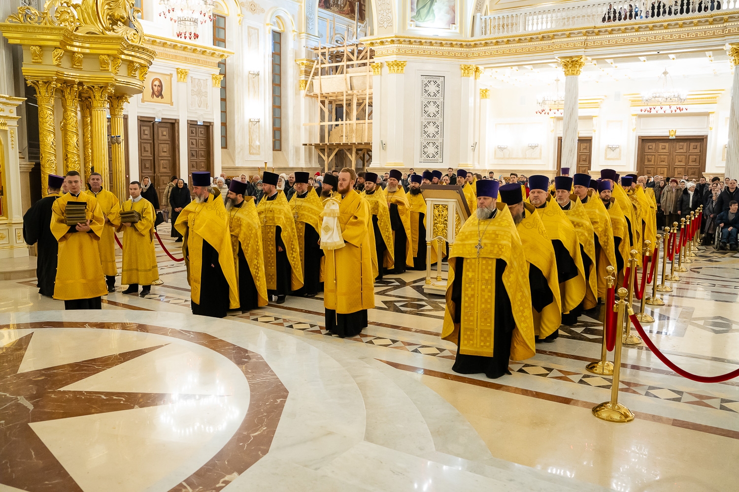 Настоятель нашего храма протоиерей Александр Филиппов сослужил митрополиту Серафиму за акафистом святителю Иннокентию Пензенскому и новогодним молебном в Спасском соборе 