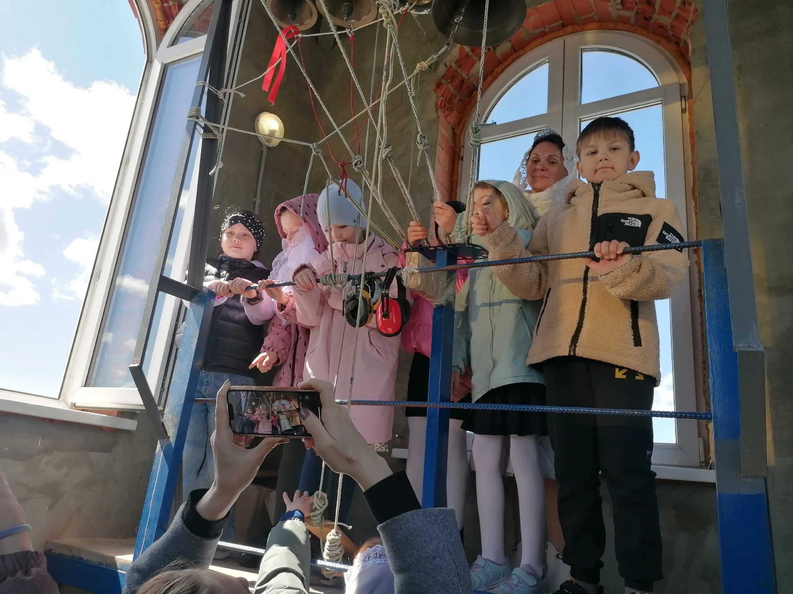 Священники встретились с учениками средней школы №1 города Спутник