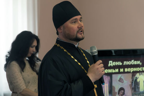 Протоиерей Александр Филиппов принял участие в торжественном мероприятии ко Дню семьи, любви и верности «Семья начинается с «МЫ»