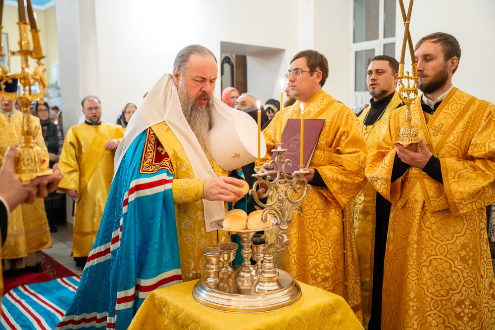 В канун престольного праздника митрополит Серафим совершил всенощное бдение в нашем храме