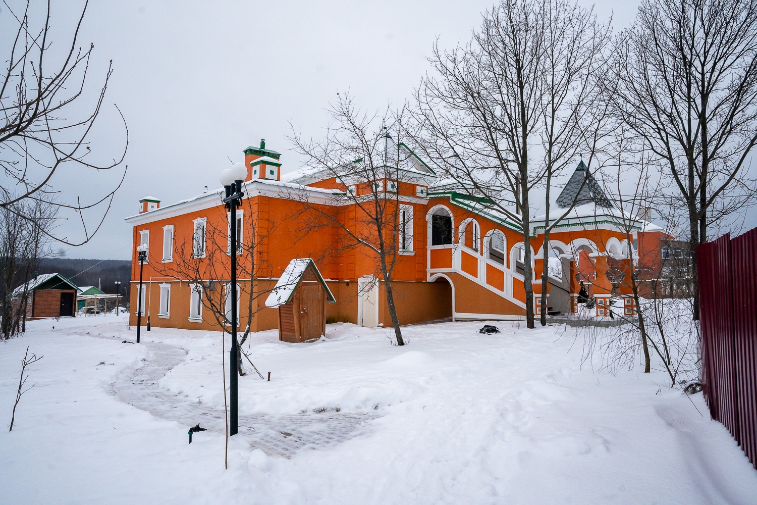 Митрополит Пензенский и Нижнеломовский Серафим совершил литургию в Троицком храме в Камайке