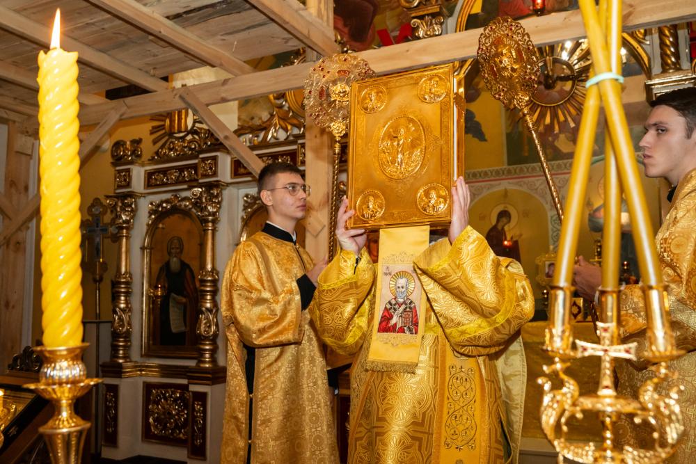 В канун престольного праздника митрополит Серафим совершил всенощное бдение в нашем храме