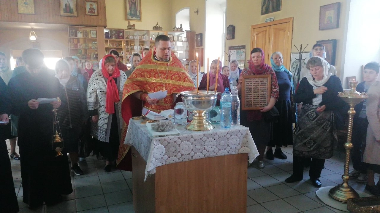 В пятницу Светлой седмицы иерей Владимир Журавлев совершил Божественную литургию