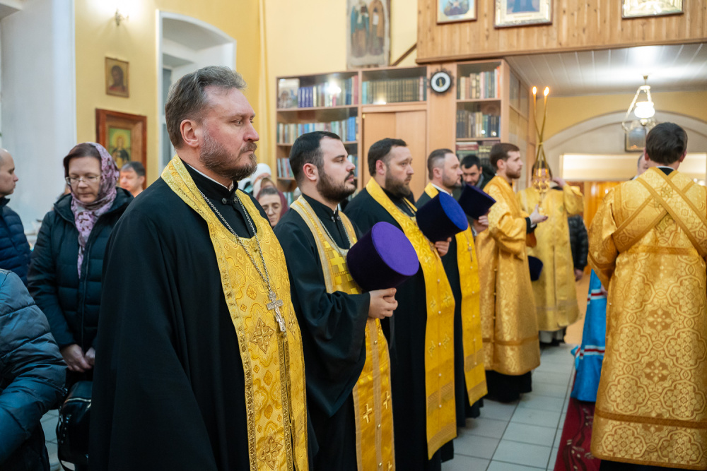 В канун престольного праздника митрополит Серафим совершил всенощное бдение в нашем храме