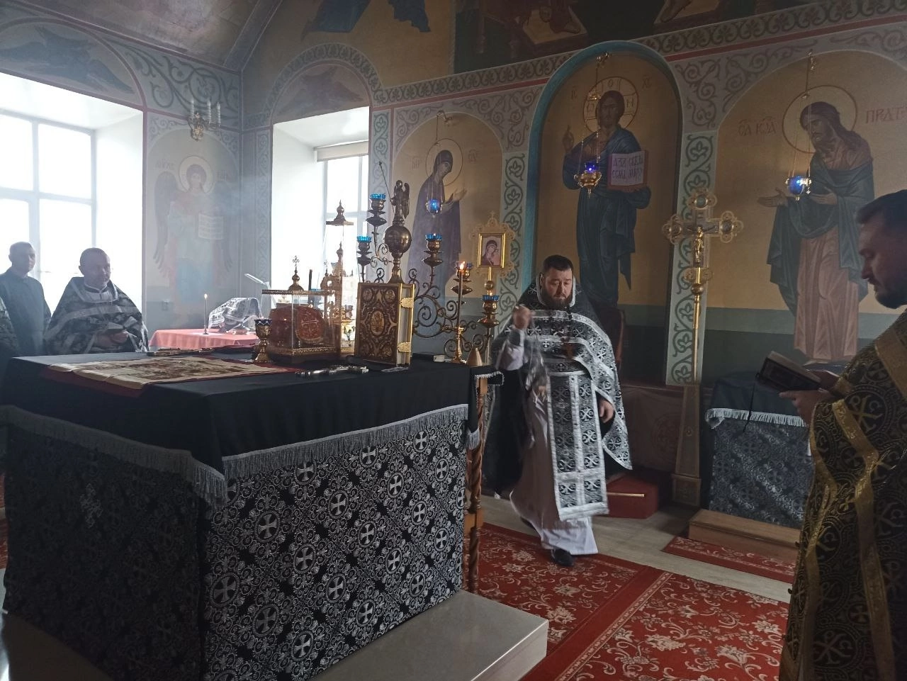 Протоиерей Александр Филиппов совершил Литургию Преждеосвященных Даров