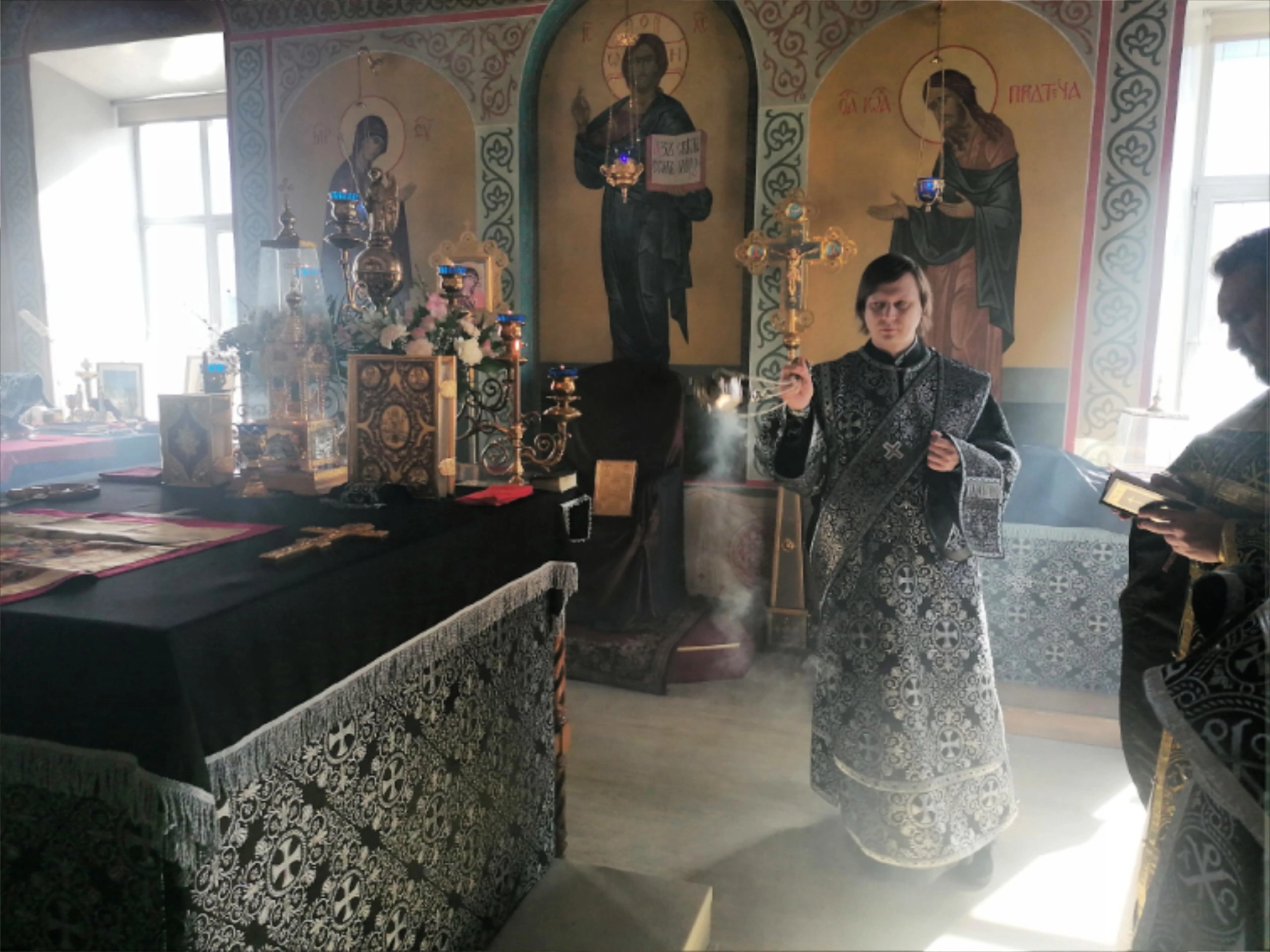 Протоиерей Александр Филиппов совершил Божественную Литургию Преждеосвященных Даров