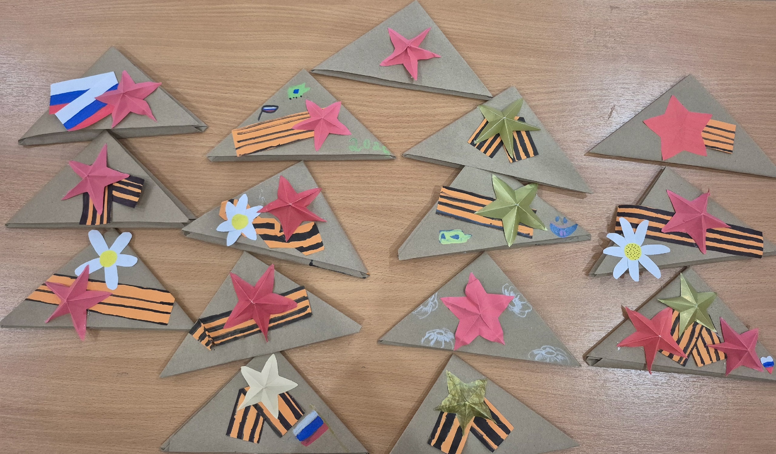 Дети из воскресной школы Никольского храма участвовали во Всероссийской акции"Письмо и посылка солдату"