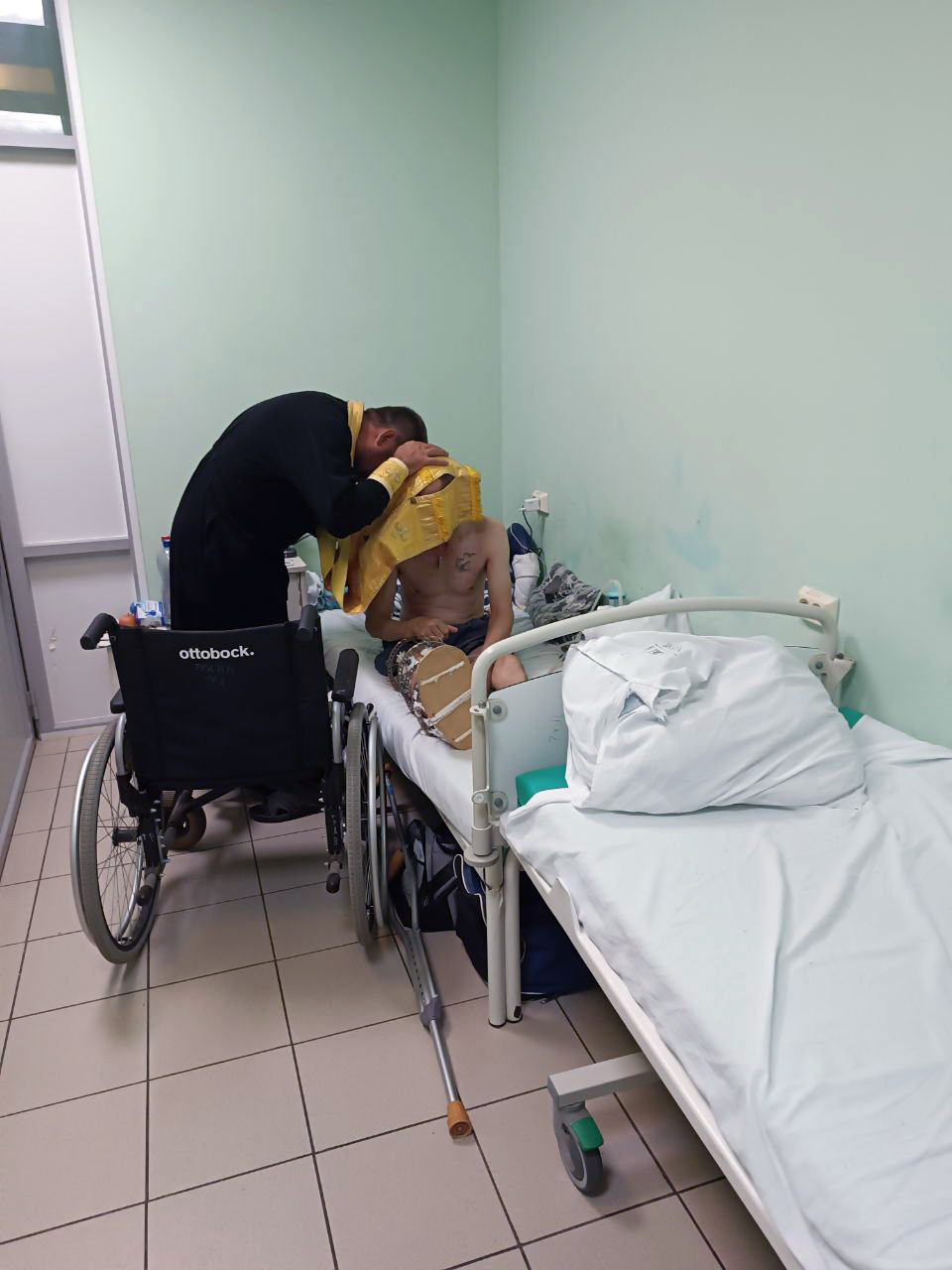 Священники посетили раненых участников СВО в военном госпитале Пензы