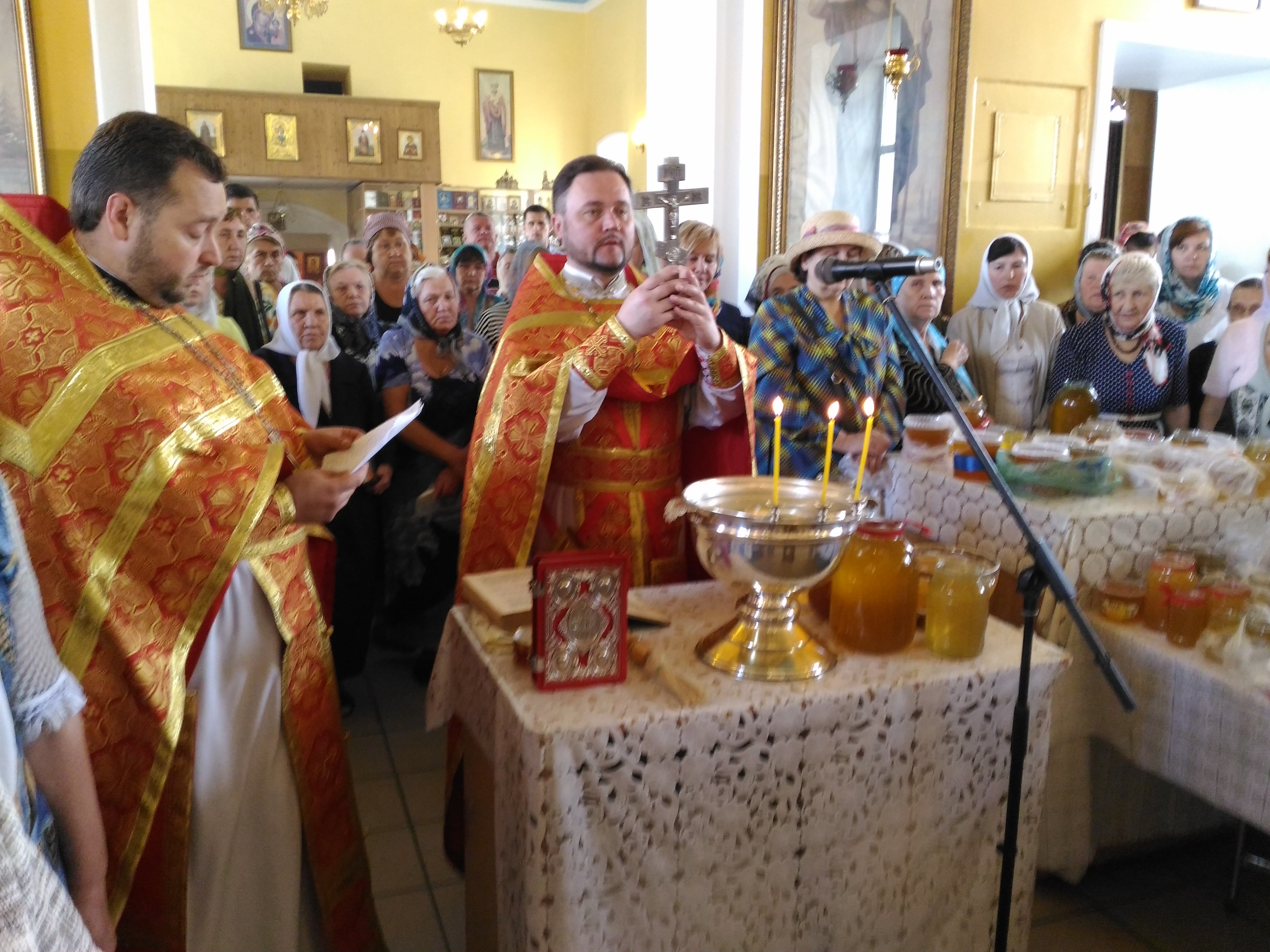 Праздник Происхождения (изнесения) Честных Древ Животворящего Креста Господня