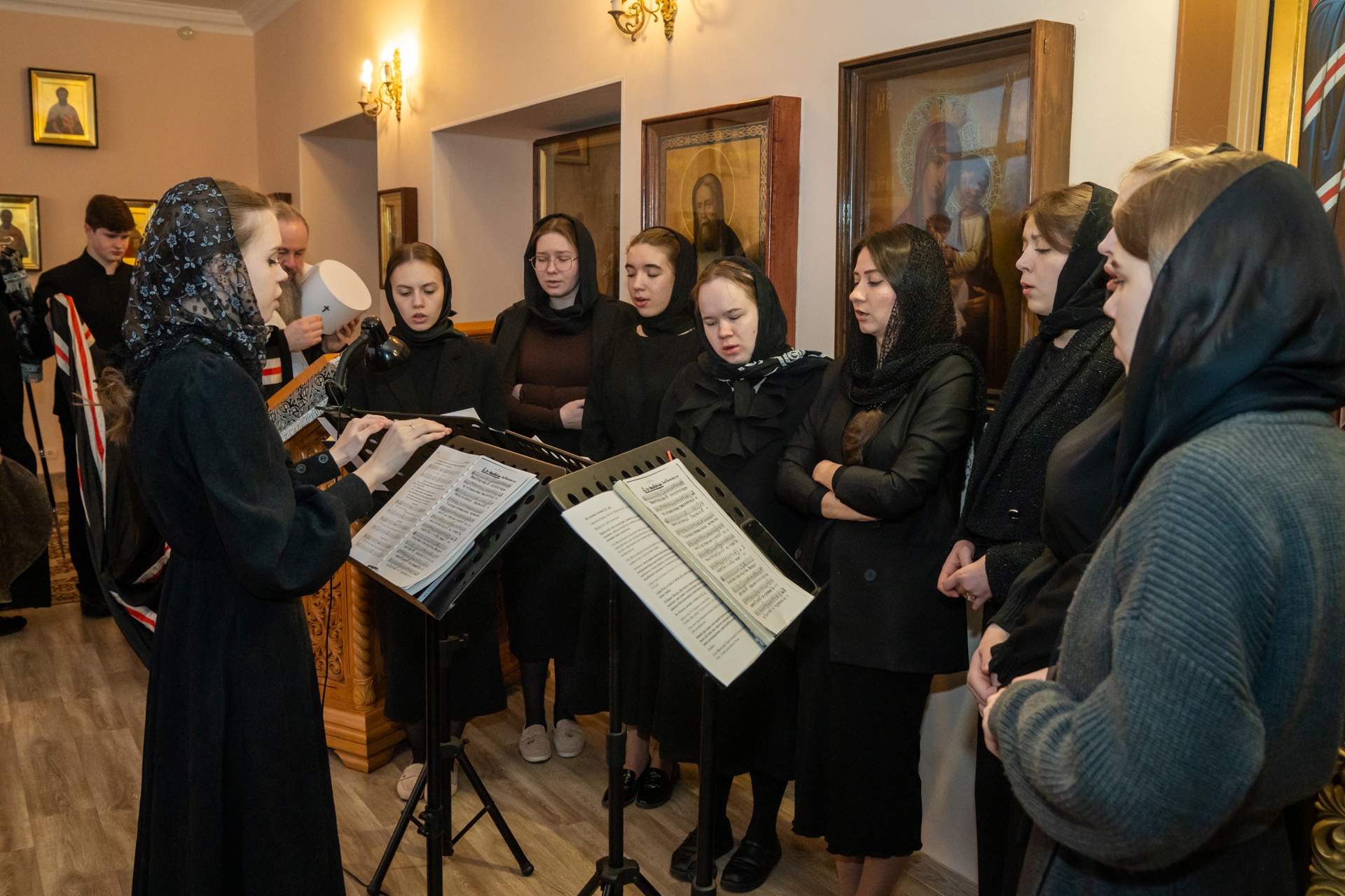 В понедельник первой седмицы Великого поста протоиерей Александр Филиппов молился за Архиерейским богослужением в храме святителя Иннокентия Иркутского при семинарии