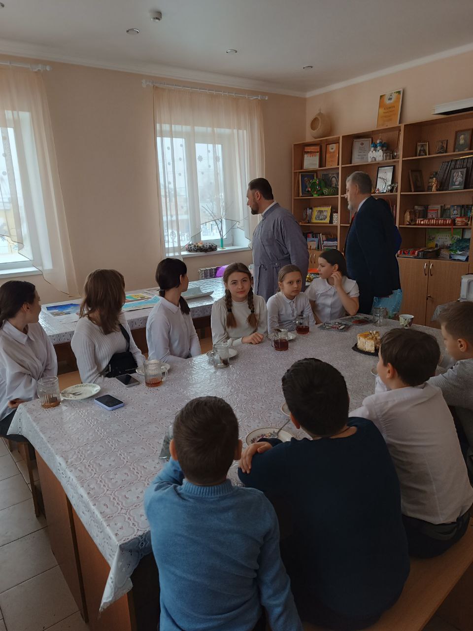 В воскресной школе "Азбука веры" состоялся конкурс рисунков "В ожидании Рождества"