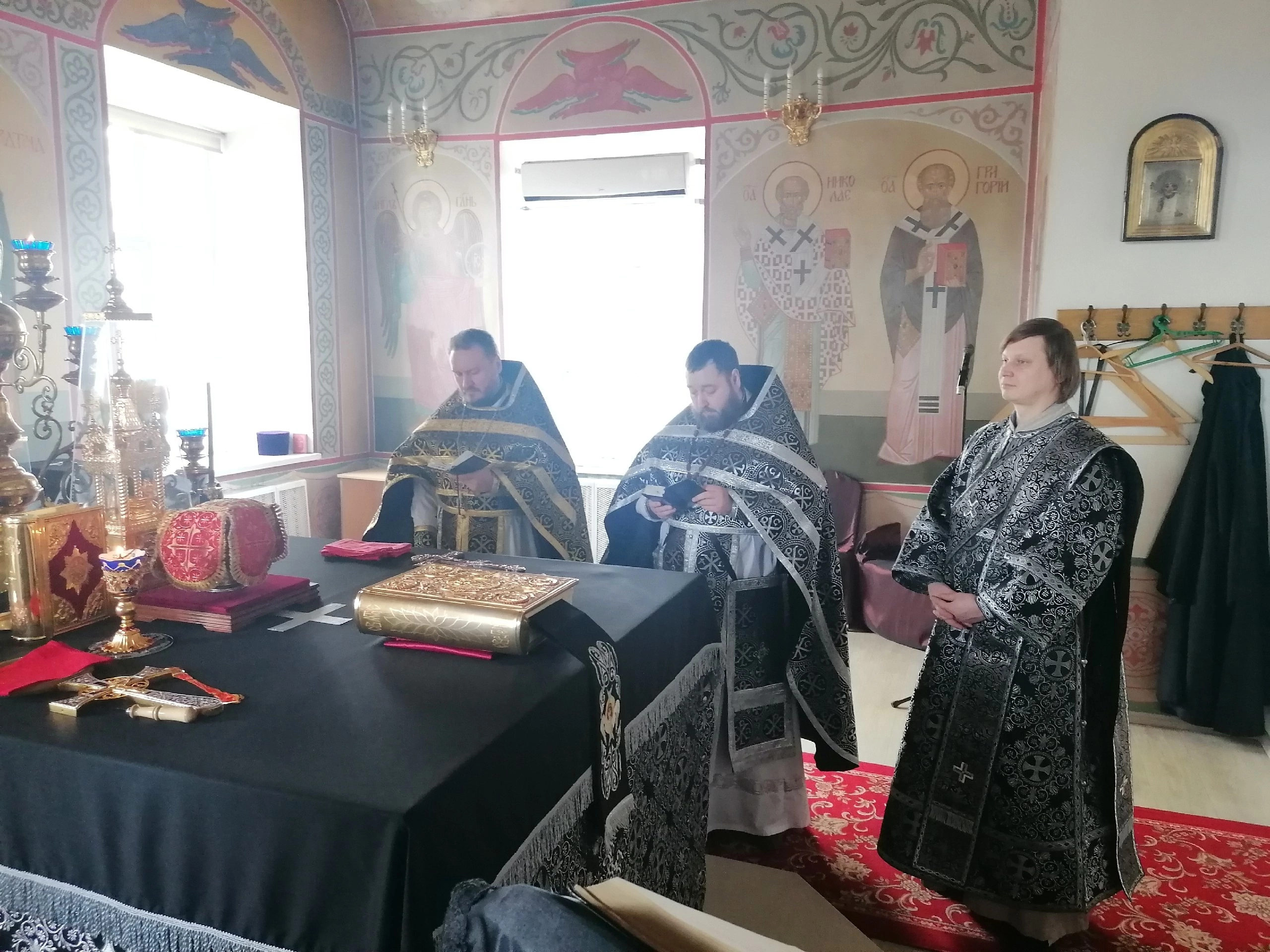 Протоиерей Александр Филиппов совершил Божественную Литургию Преждеосвященных Даров